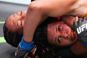 Tamires Vidal foi valente, mas não conseguiu derrotar Joselyne Edwards / Reprodução UFC