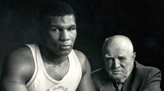 Mike Tyson e o treinador Cus D'Amato