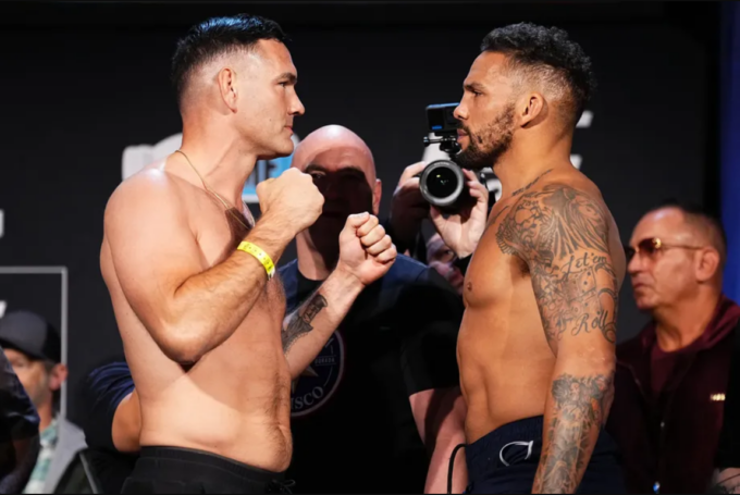 Chris Weidman (esq.) e Eryk Anders(dir.) em encarada antes do UFC 309. Foto: Reprodução/UFC