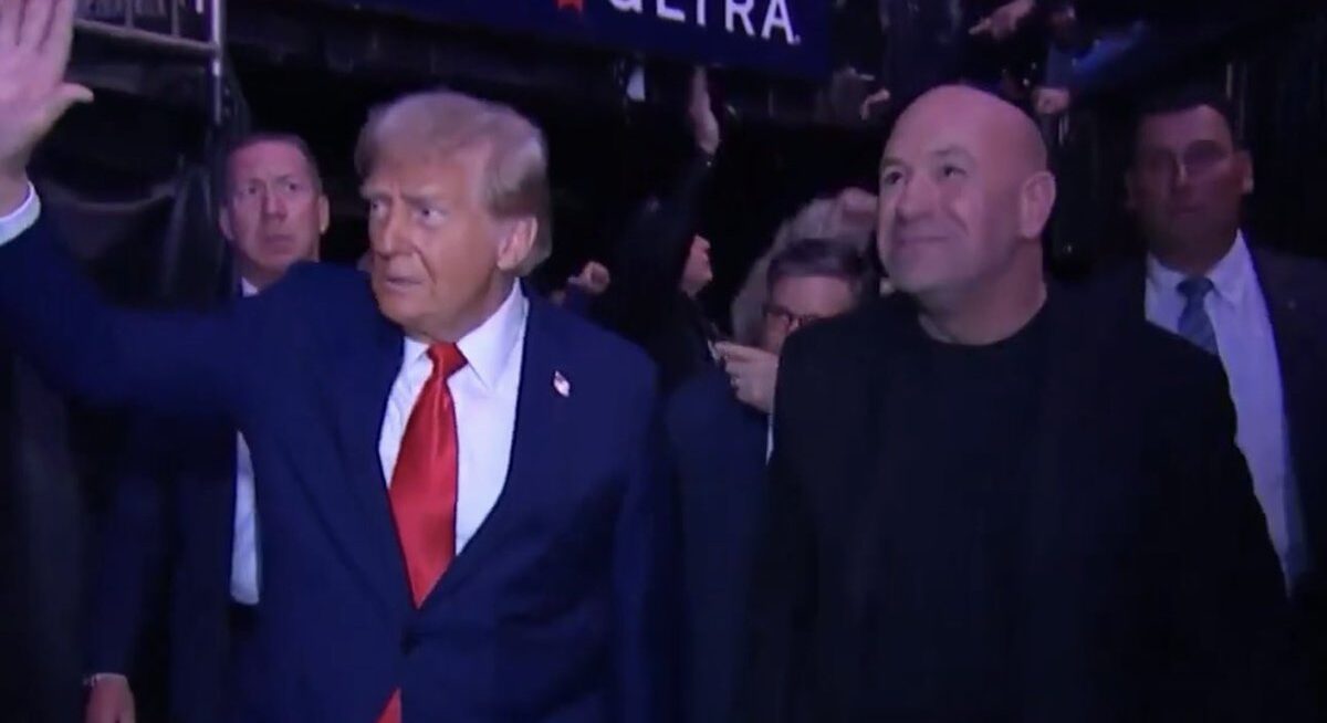 Donald Trump rouba a cena com presença ao lado de Dana White no UFC 309. Foto: Reprodução/X