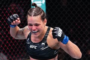 Eduarda Moura ignora lesão, domina rival com vontade de brigar e volta a vencer no UFC 309. Foto: Reprodução/Twitter/UFC News