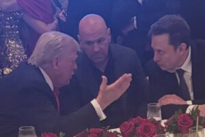 Dana White conversa com Donald Trump e Elon Musk em jantar