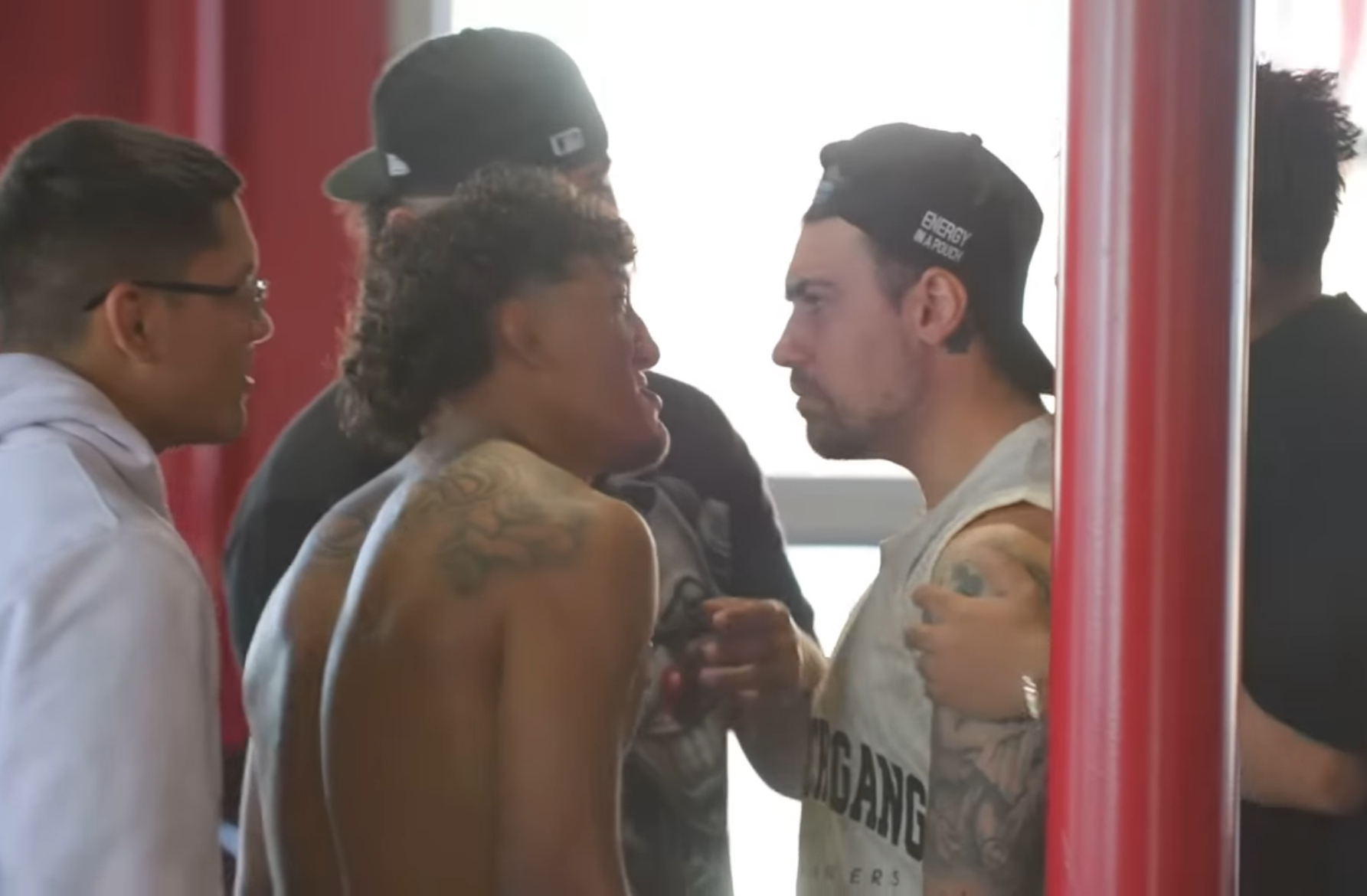 VÍDEO: Prodígio do UFC aplica surra em youtuber em pegadinha que deu errado. Foto: Reprodução/YouTube