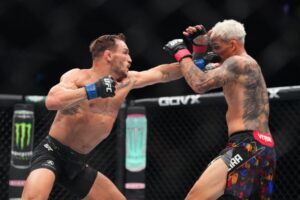 Michael Chandler se revolta com críticas e narrativa de ‘golpe na nuca’ após derrota para Charles do Bronx. Foto: Reprodução/X/UFC