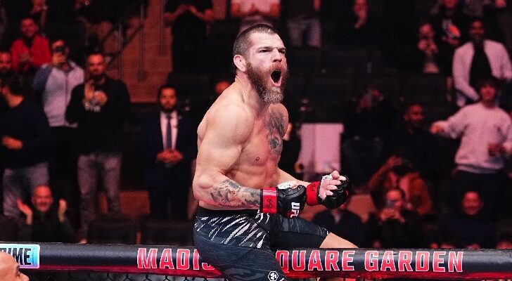 Na história! Jim Miller amplia recorde de vitórias e aposenta rival com guilhotina no UFC 309. Foto: Reprodução/Twitter/UFC News