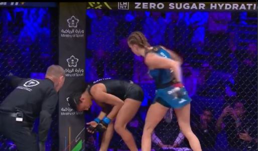 Taila Santos perdeu para Dakota Ditcheva na PFL / Reprodução X