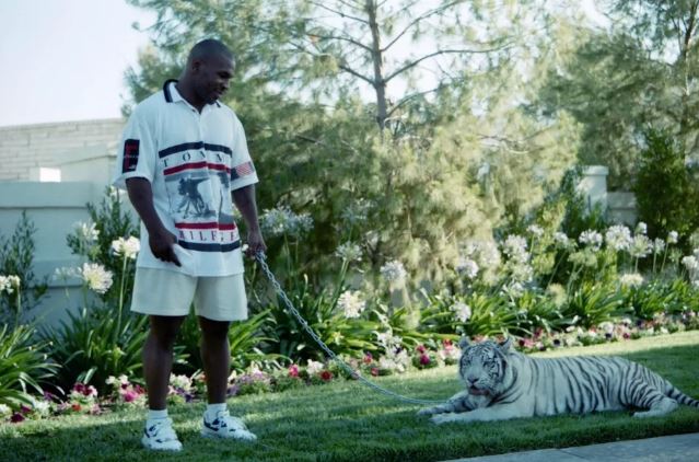 Mike Tyson e seu tigre em foto de 1989. Foto: The Ring Magazine