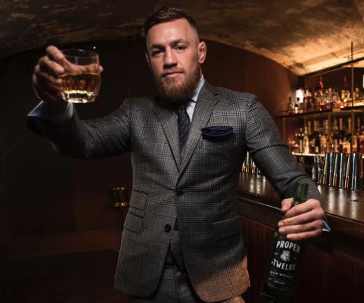 Conor McGregor e a marca do seu primeiro whisky / Divulgação